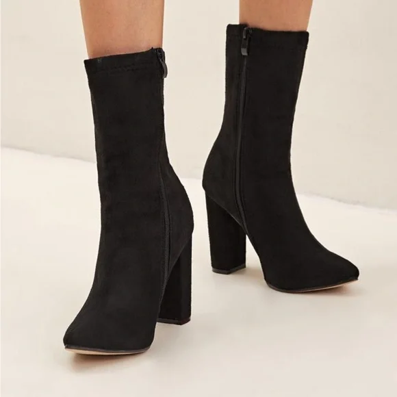 Black Point Toe Chunky Boots - Picture 4 of 4